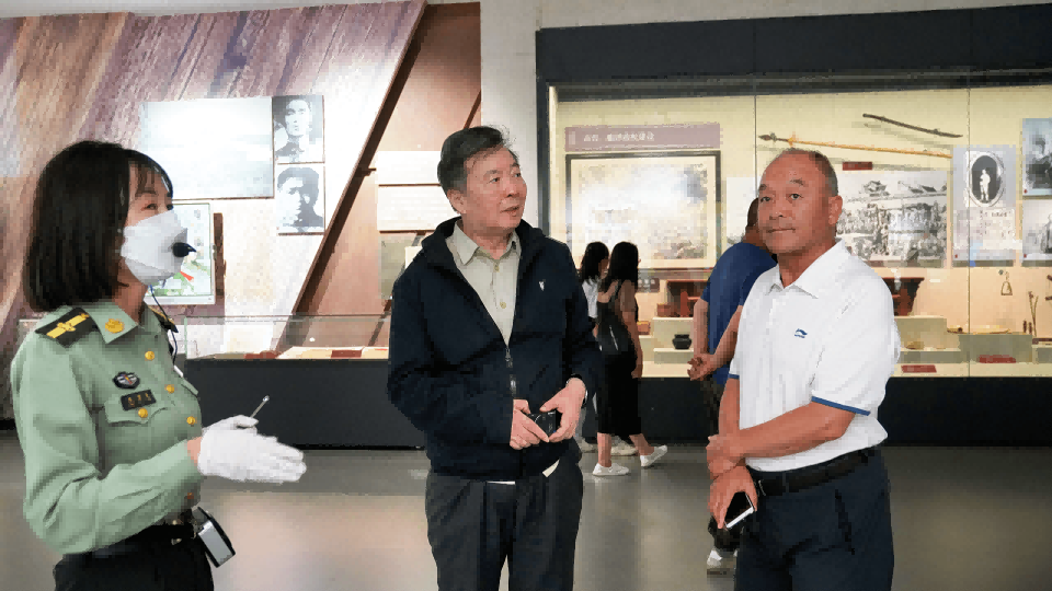 國(guó)防大學(xué)教授徐焰一行到高臺(tái)縣考察調(diào)研