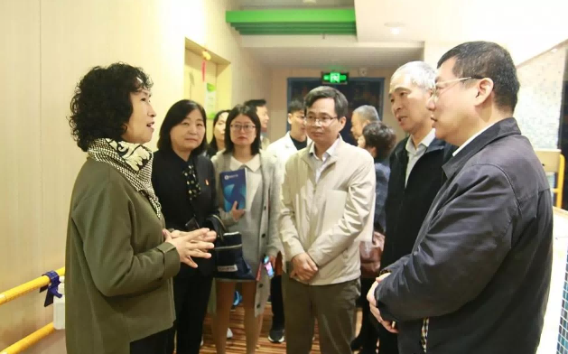 中國國際經濟交流中心黨委副書記、信息部部長姜春力一行蒞臨晚晴養老調研指導